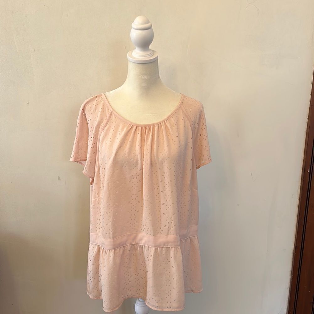 3/$30 Ann Taylor pale pink cut out short sleeve blouse Size 16 EUC